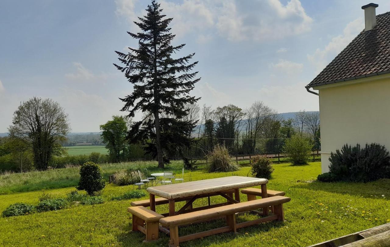Gite Cottage Chaleureux En Pleine Campagne Vue Sur Les Monts Et Forets Et Le Chateau De Carrouges Exterior photo